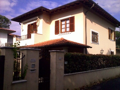 Foto Villa unifamiliare a Forte dei Marmi Vittoria Apuana di 140 m²