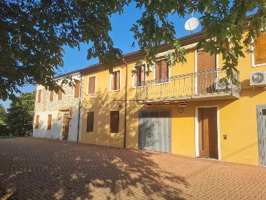 Foto Villa bifamiliare in via Gabriele D'Annunzio 28/B, Noventa Vicentina