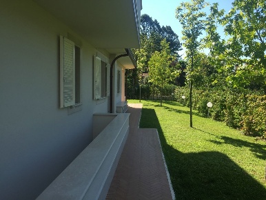 Foto Villa unifamiliare a Forte dei Marmi Vittoria Apuana di 300 m²
