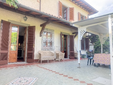 Foto Appartamento a Forte dei Marmi Lido di Camaiore di 75 m² con 4 locali