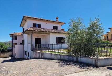 Foto Appartamento in Via Pavese 9, Città della Pieve Case Lunghe di 180 m²