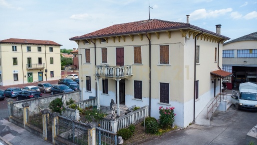 Foto Villa singola in Viale Europa 15, Monteforte d'Alpone Centro di 360 m²