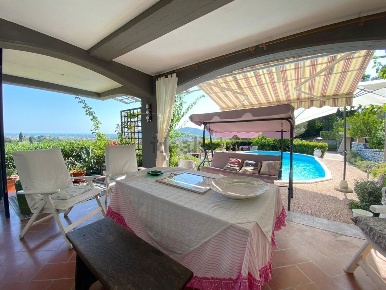 Foto Villa unifamiliare a Castelnuovo Magra Colombiera Molicciara di 570 m²