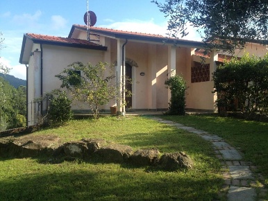 Foto Villa unifamiliare in Via dei Pini 9, Castelnuovo Magra di 350 m²