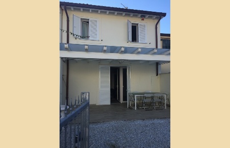 Foto Villa unifamiliare a Forte dei Marmi Centro di 100 m² in vendita