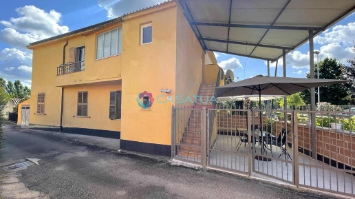 Foto Appartamento a Loreto Aprutino di 130 m² con 7 locali in vendita