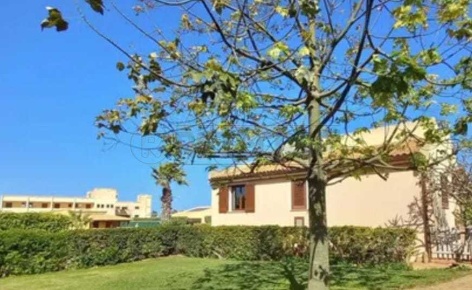 Foto Villa unifamiliare a Petrosino di 285 m² con 12 locali in vendita