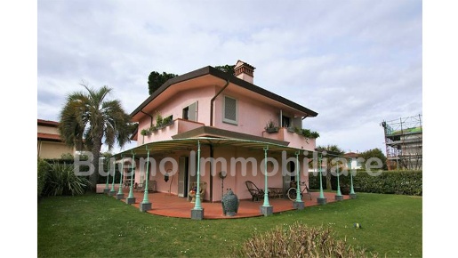 Foto Villa unifamiliare in Via Michelangelo Buonarroti 31, Forte dei Marmi