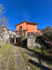 Foto Appartamento a Fivizzano di 155 m² con 6 locali in vendita