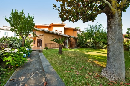 Foto Villa bifamiliare in Via Anagnina 307, Grottaferrata Centro di 240 m²