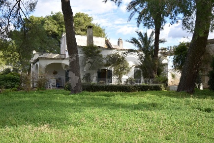 Foto Villa unifamiliare in Via Aradeo Neviano Cutrofiano 47, Cutrofiano