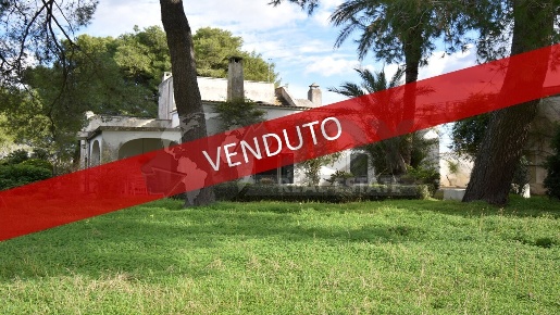 Foto Villa unifamiliare a Cutrofiano di 3973 m² con 12 locali in vendita