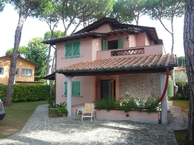 Foto Villa unifamiliare a Forte dei Marmi Vittoria Apuana di 160 m²