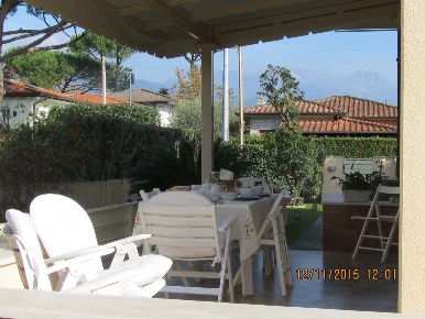 Foto Villa unifamiliare a Forte dei Marmi Vittoria Apuana di 250 m²