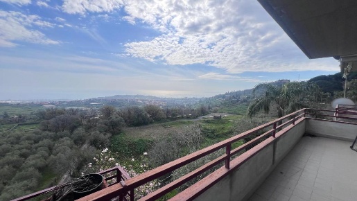 Foto Appartamento a Valverde di 140 m² con 5 locali in vendita