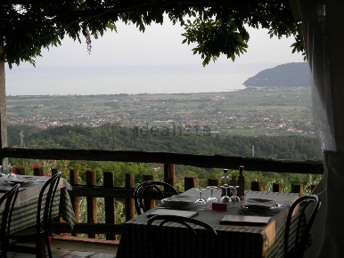 Foto Villa bifamiliare in Via Marciano, Castelnuovo Magra di 500 m²