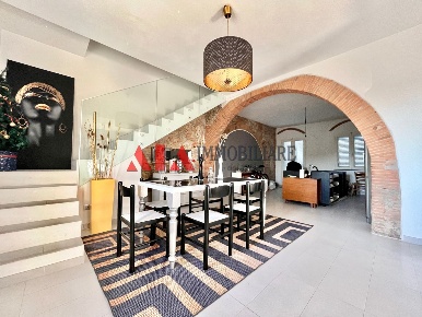 Foto Villa unifamiliare in Via delle Croci, Bientina di 420 m² in vendita