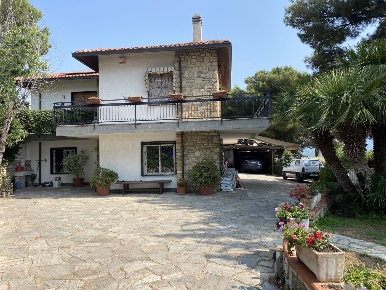 Foto Villa unifamiliare in Strada delle Colline 2, Andora Marina Di Andora