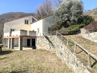 Foto Villa unifamiliare a Vado Ligure in vendita