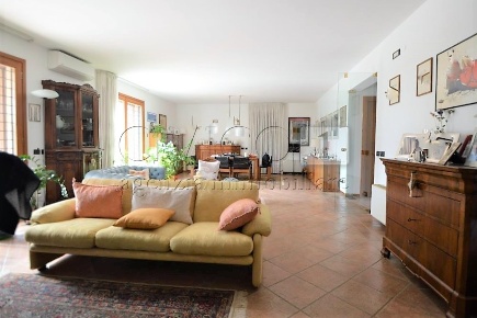Foto Villa singola in Via Giorgione, Noventa Vicentina Centro di 396 m²