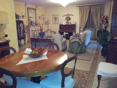 Foto Villa unifamiliare a Forte dei Marmi Centro di 315 m² con 8 locali