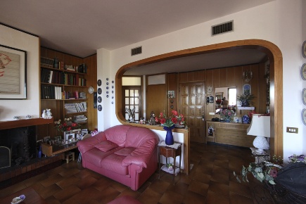 Foto Villa unifamiliare a Luni di 730 m² con 15 locali in vendita