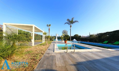 Foto Villa unifamiliare in via Sequoie, Leporano Leporano Marina di 420 m²