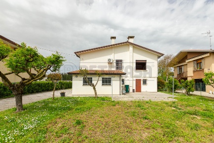 Foto Villa singola in Via Kennedy, Quarto d'Altino Centro di 140 m²