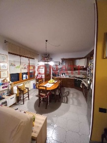 Foto Appartamento a Vezzano Ligure Centro di 115 m² con 6 locali in vendita