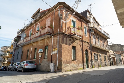Foto Appartamento in Via del Santuario 56, Valverde di 122 m² con 5 locali