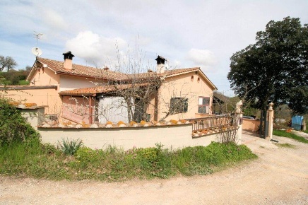 Foto Villa bifamiliare a Roccastrada Sassofortino di 136 m² con 5 locali