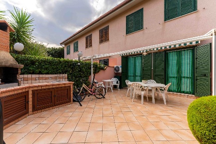 Foto Appartamento in viale Himera 20, Campofelice di Roccella in vendita