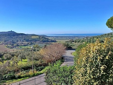 Foto Villa bifamiliare a Castagneto Carducci Centro di 120 m² con 6 locali