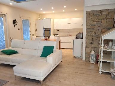 Foto Villa bifamiliare a Toscolano-Maderno di 150 m² con 4 locali