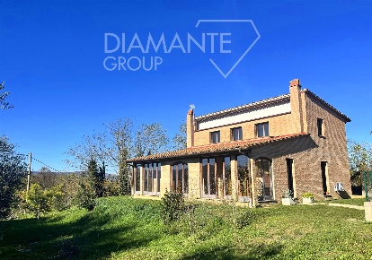 Foto Villa unifamiliare a Città della Pieve Centro di 339 m² con 5 locali