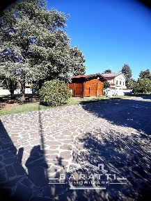 Foto Villa unifamiliare a Cavezzo Centro di 374 m² con 7 locali in vendita