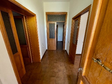 Foto Appartamento a Monteroni d'Arbia Centro di 110 m² con 7 locali