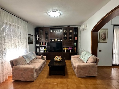 Foto Villa bifamiliare a Roccastrada di 140 m² con 5 locali in vendita