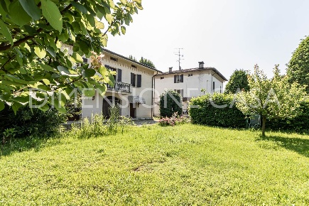 Foto Villa unifamiliare a Cavezzo Centro di 210 m² con 5 locali in vendita