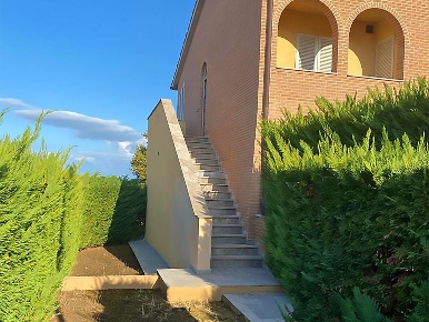 Foto Appartamento a Castelnuovo Berardenga Centro di 90 m² con 4 locali