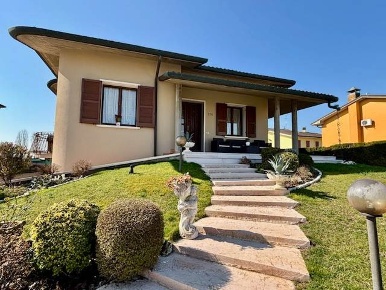 Foto Villa unifamiliare a Nogara in vendita