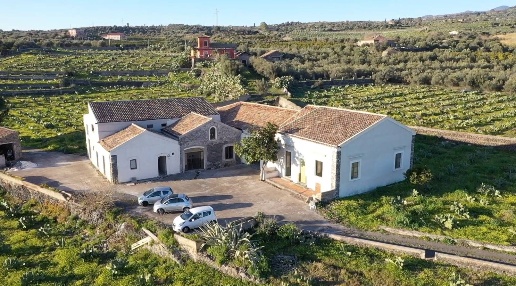 Foto Appartamento in c.da calafato, Santa Maria di Licodia di 700 m²