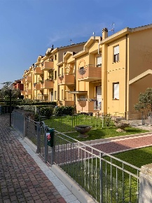 Foto Appartamento in via Vittorio Veneto, Cartoceto Lucrezia di 90 m²