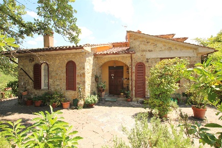 Foto Villa unifamiliare a Castelnuovo Berardenga di 220 m² con 12 locali
