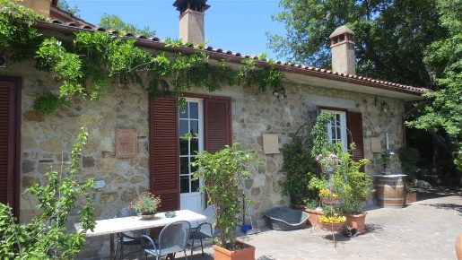 Foto Villa unifamiliare a Castelnuovo Berardenga di 270 m² con 12 locali