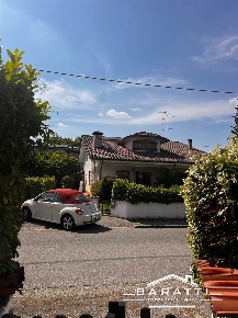 Foto Villa unifamiliare a Gonzaga Centro di 200 m² con 7 locali in vendita