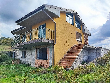 Foto Villa unifamiliare a Tito Centro di 200 m² con 8 locali in vendita