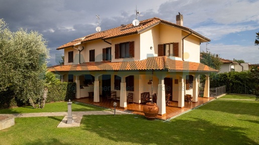 Foto Villa bifamiliare in Via del Lavoro, Grosseto Rispescia di 200 m²