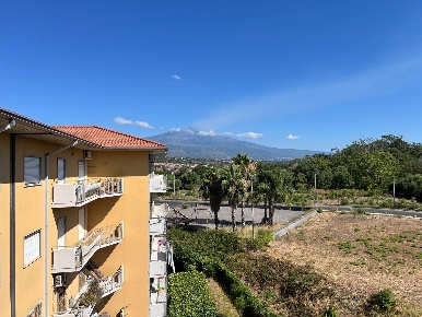 Foto Appartamento a Aci Castello Centro di 110 m² con 3 locali in vendita