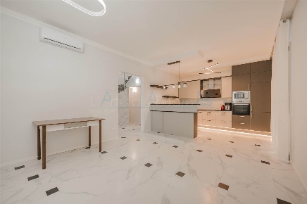 Foto Appartamento in via capeleo 111, Stra Centro di 130 m² con 7 locali
